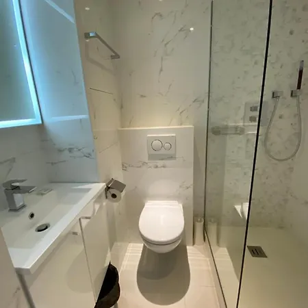 캐널 스튜디오 - 가레 드 레스트 *