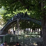 Canal - Gare De L'est Paris