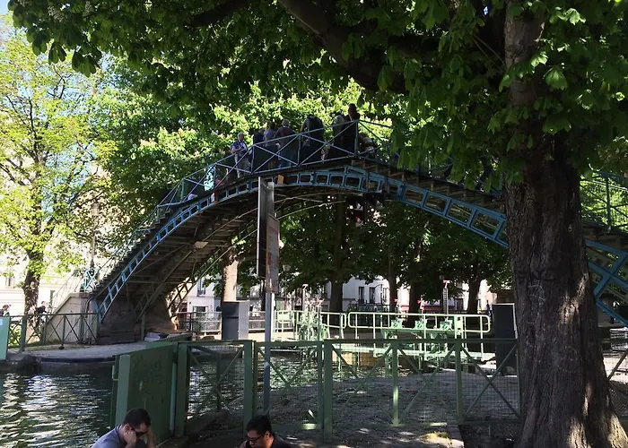 Canal - Gare De L'est Paris
